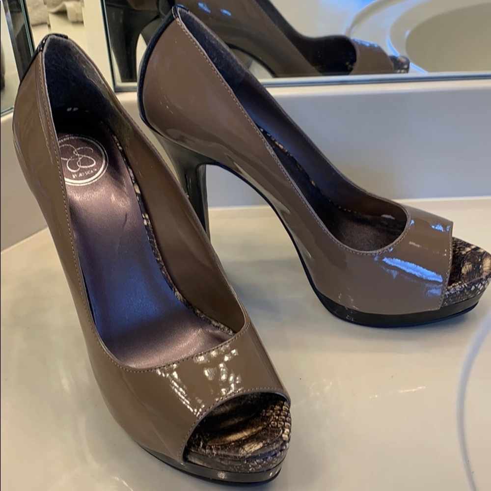 Jessica Simpson size 10 patent leather heals